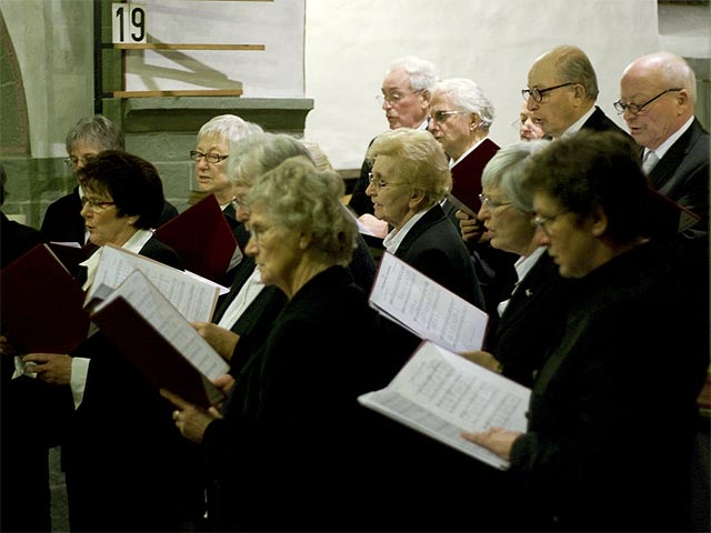 die Chorgemeinschaft Liederkranz Meiningsen unter der Leitung von Georg Twittenhoff