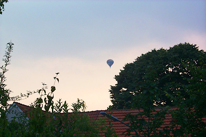 Heißluftballon landet