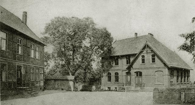 altes und neues Schulgebäude Meiningsen ca. 1908