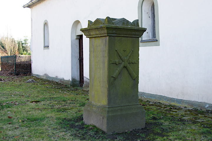 alter Friedhof an der Kirche
