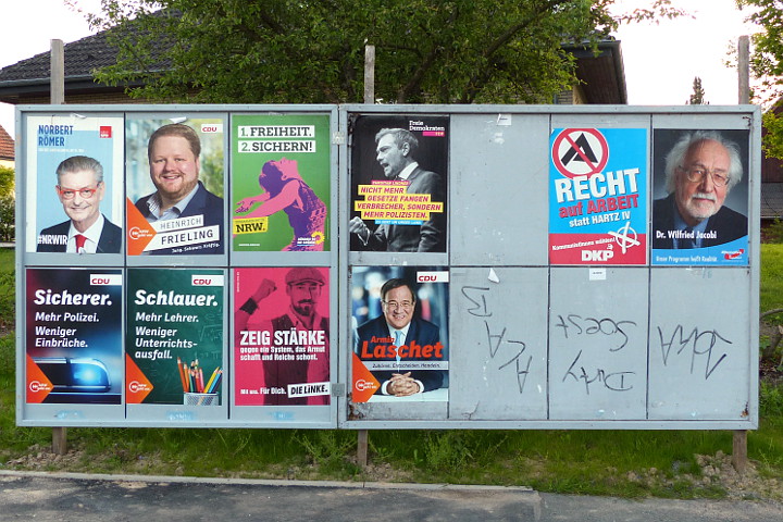 Wahlplakate in Meiningsen